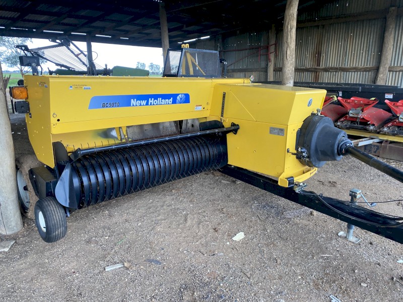 New Holland 5070 Small Baler Farm Tender