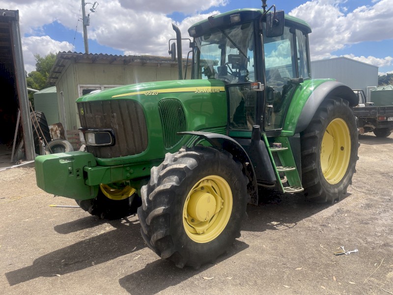 2005 John Deere 6520SE Tractor