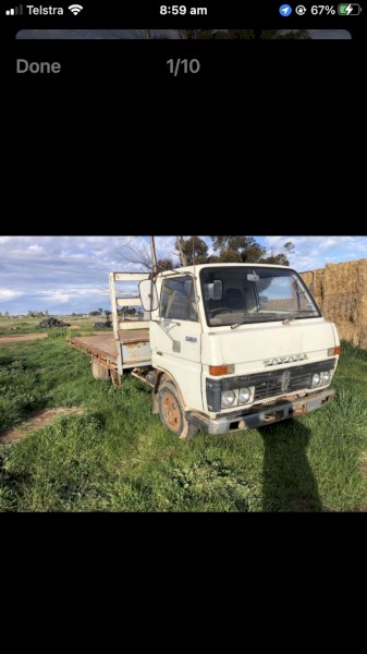 Toyota Dyna tray truck