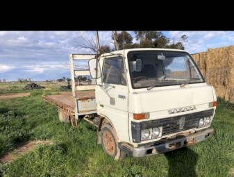 Toyota Dyna tray truck