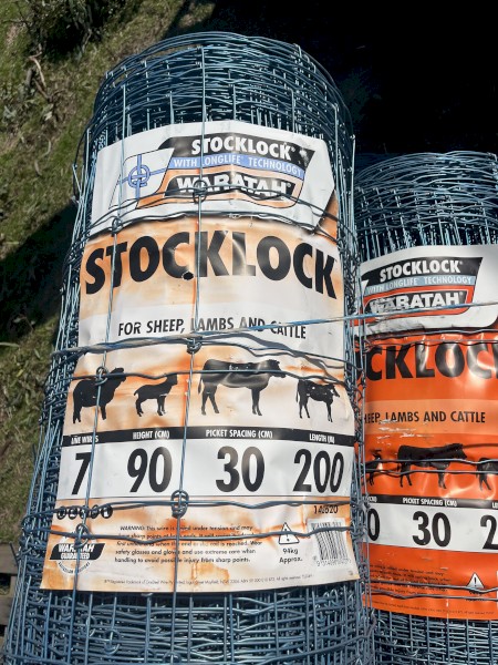 7x stocklock Wire, 210 pointed pine post, 6x barbed wire for sale 