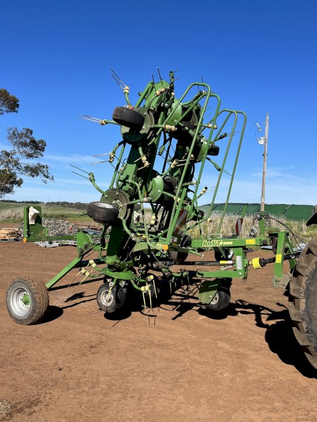 Krone 11.2m trailing tedder