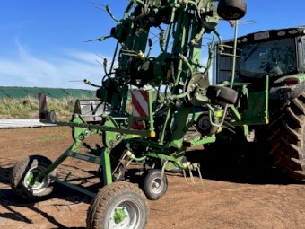 Krone 11.2m trailing tedder