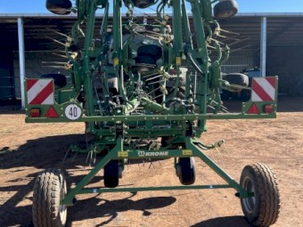 Krone 11.2m trailing tedder