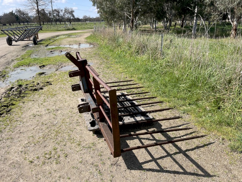 CAT 2 Linkage Hay Forks