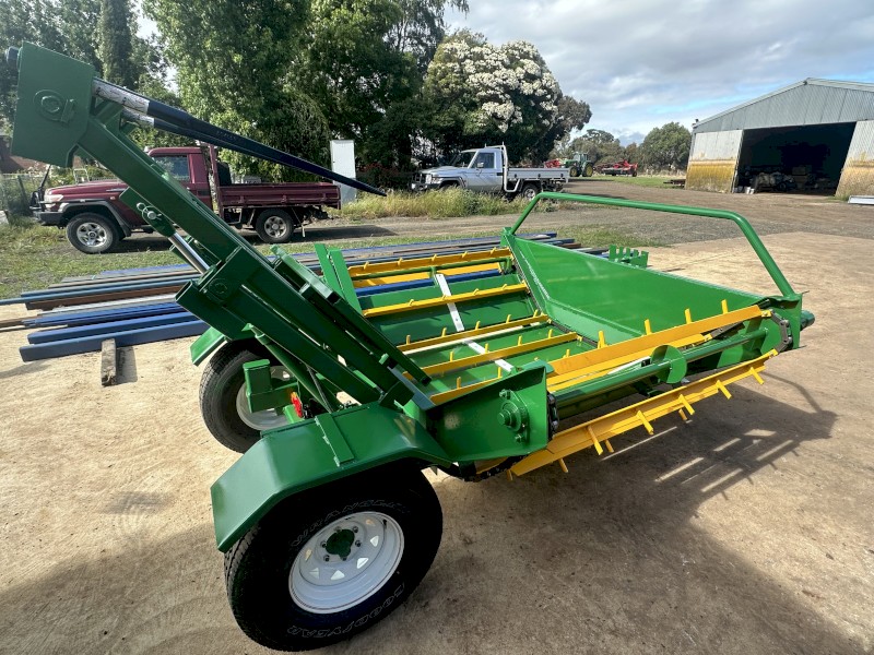 New Round Bale Elsworth Feeders | Farm Tender