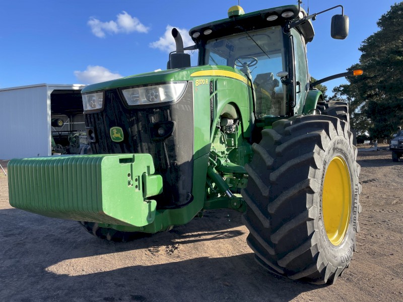 2014 John Deere 8370R Tractor