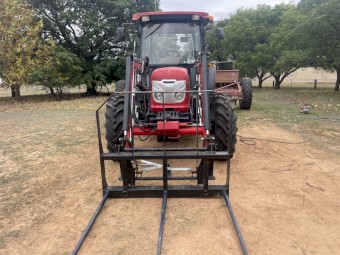 McCormick SMAX 90 CAB tractor with front end loader and 4in1 bucket