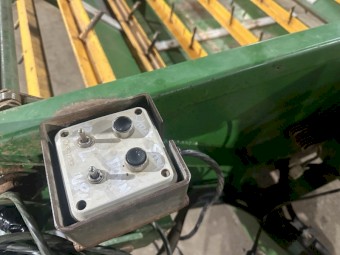 Round bale feeder and power pack Elsworth