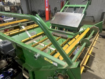 Round bale feeder and power pack Elsworth