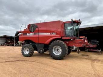 2010 Case Header 7120 with 2152 40’ McDon Front