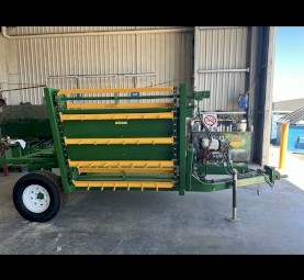 Square and Round bale feeder Elsworth new