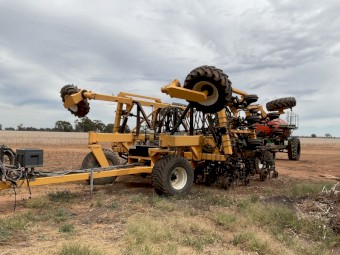 Moisture Manager Airseeder and Ausplow Aircart