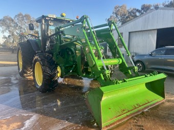 John Deere 8245R + H480 loader
