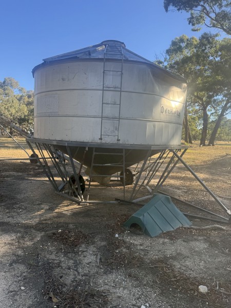 Mobile field bin 