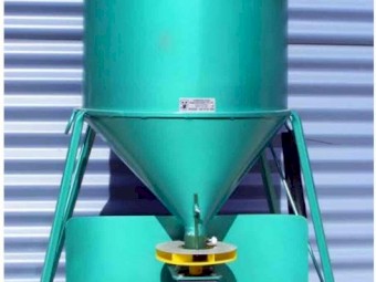 Mouse Bait Spreader Wanted