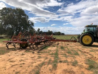45' Horward Bagshaw Scaribar Airseeder