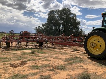 45' Horward Bagshaw Scaribar Airseeder