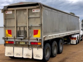 Ford L9000 with Hamelex Aluminium Trailer