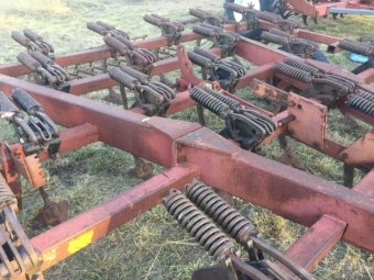 Under Auction - (A133) - IH 2-11 Scarifier 