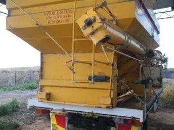 (A133) - 2011 Steele Steel Grouper MP Seeder 350 Grouper