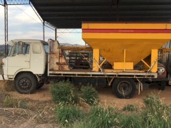 (A133) - 2011 Steele Steel Grouper MP Seeder 350 Grouper