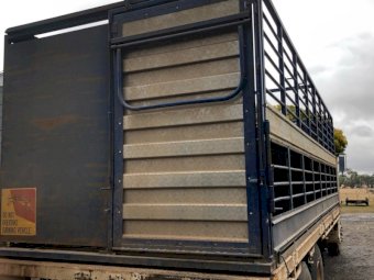 2x6 Isuzu Tray Truck with 22' 2/1 Stock Crate