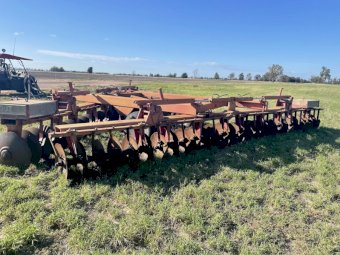 International 770 56 Plate Offset Disc