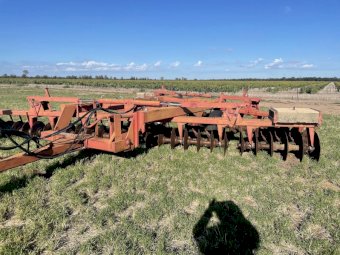 International 770 56 Plate Offset Disc