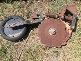 (A133) - 32 Off Acra V-Disc Drill Units