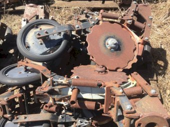 (A133) - 32 Off Acra V-Disc Drill Units