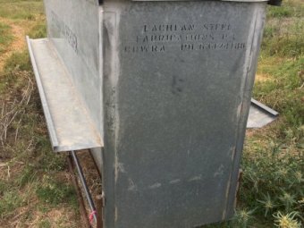 Under Auction - (A133) - Sheep Feeder 10 Cowra Lick A1453 