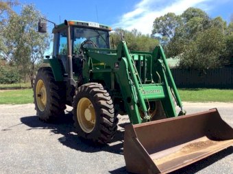 2002 John Deere 7810 with FEL
