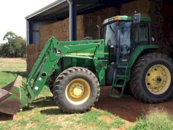 2002 John Deere 7810 with FEL