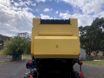 (A137) - 2009 New Holland BR 7070 Round Baler
