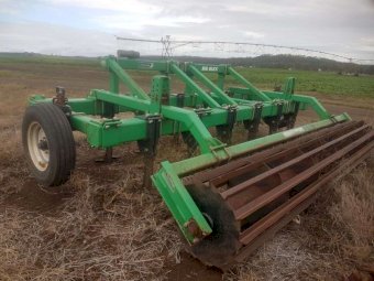 Gessner Deep Ripper with Crumple Roller