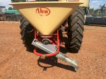 (A137) - Vicon Spreader