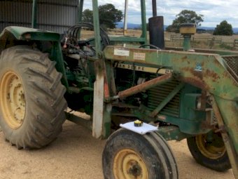 (A137) - John Deere 2130