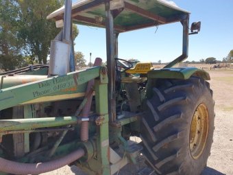 John Deere 3130  Front End Loader