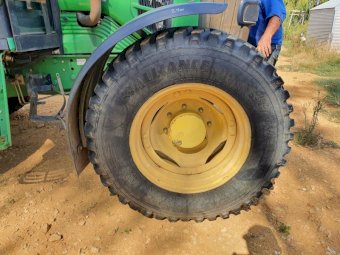 Industrial tractor tyres