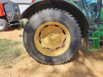 Industrial tractor tyres