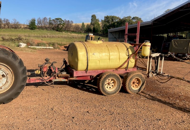 Hardi 2000lt with New Farm Delavan 40' Boom