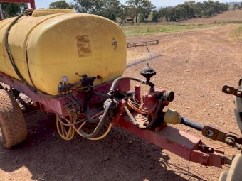 Hardi 2000lt with New Farm Delavan 40' Boom