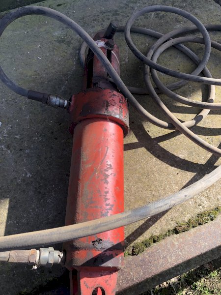 Hydraulic Ram and Hoses