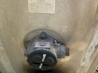 Under Auction - (A163)  Hydraulic Tank and Straps 