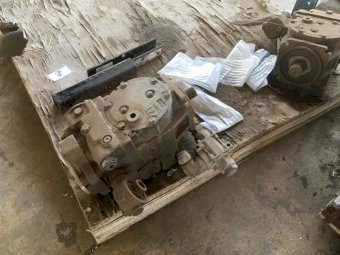 (A151) - 2 x Gearboxes
