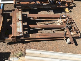 (A151) - Forklift Lifting Mast Large