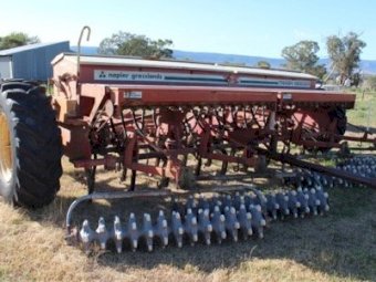 Napier Grasslands 424 Trash Seeder