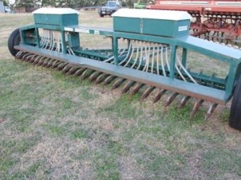 Bromar 27 Run Band Seeder