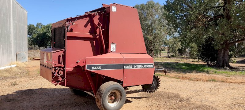 Case IH 8455 International Round Baler